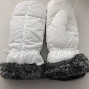 Mayor sale! White winter glove!